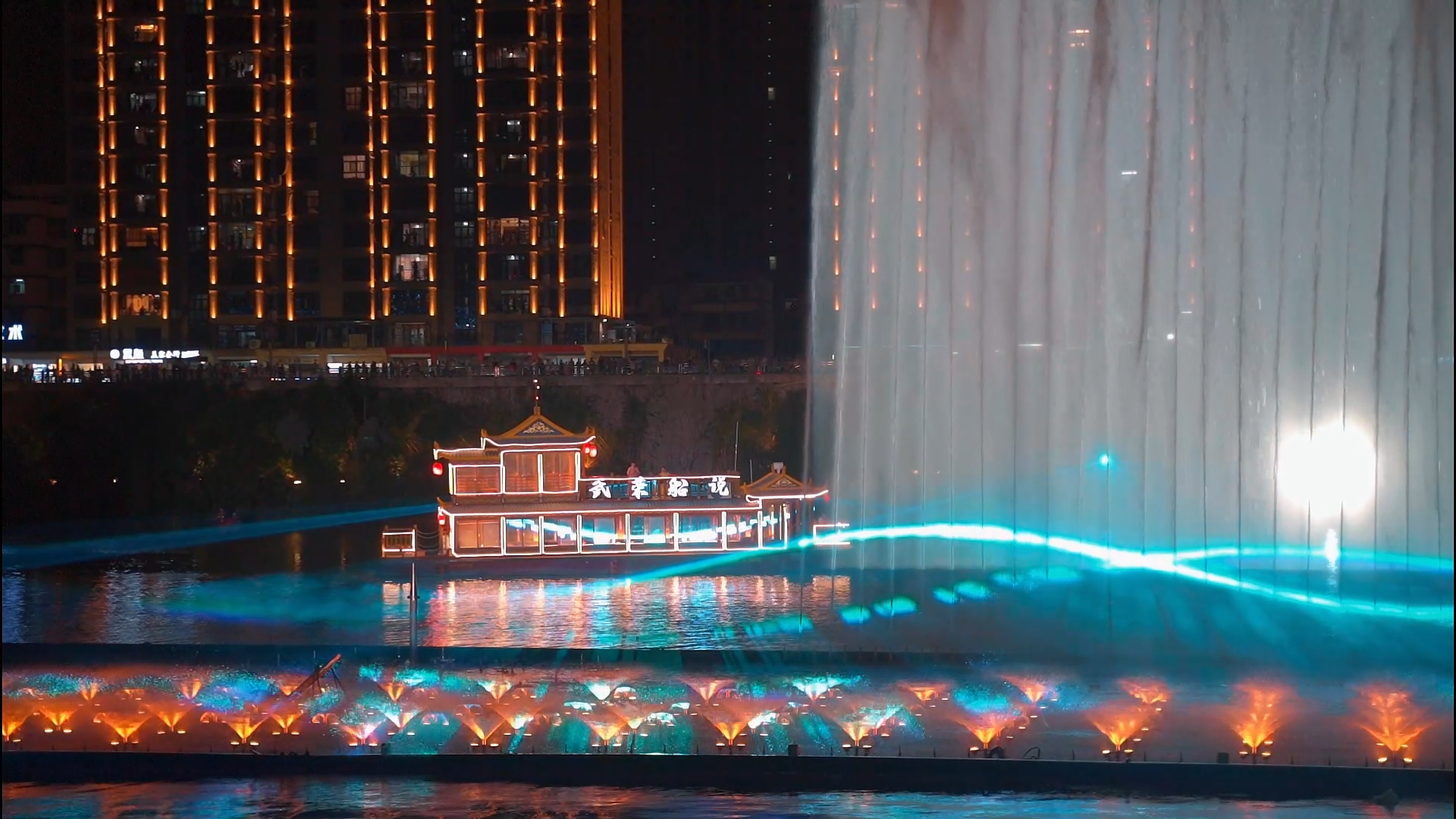 1696997128894974.png 09南安市领导及来宾共同观赏表演.png